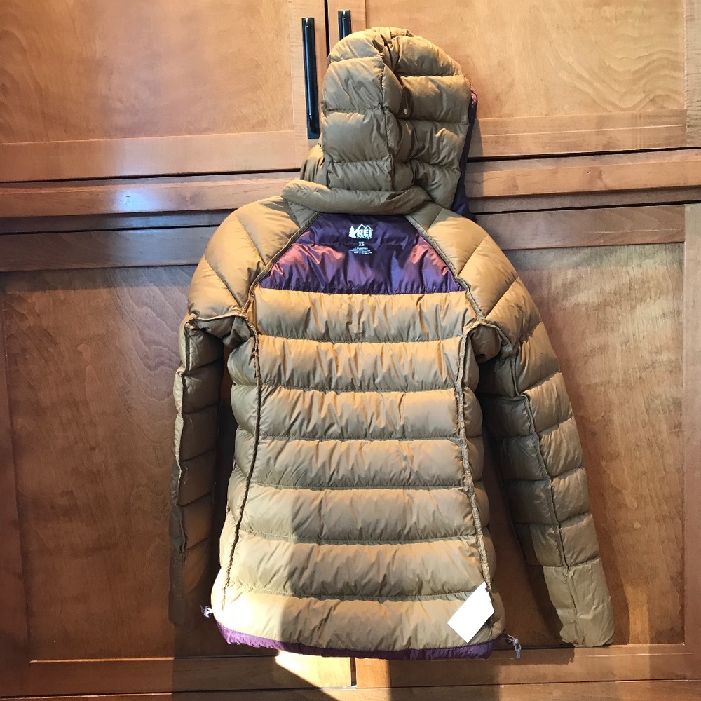 REI CO-OP WOMEN’S STRATOCLOUD DOWN HOODED PUFFER JACKET BURGUNDY XS - Picture 10 of 11